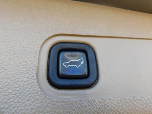 Used 2011 GMC Yukon Denali image 6