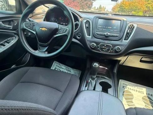Used 2018 Chevrolet Malibu LT FWD image 9
