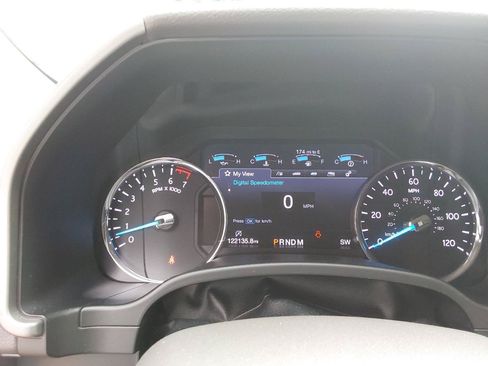 Used 2019 Ford Expedition XLT w/ Equipment Group 202A AWD/4WD image 19