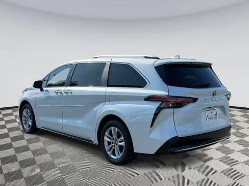 Used 2024 Toyota Sienna Limited AWD/4WD image 4