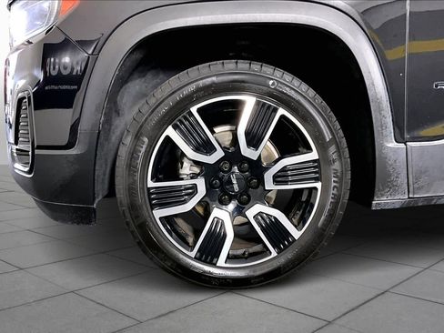 Used 2021 GMC Acadia SLT w/ Elevation Edition image 11