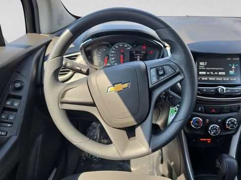 Used 2017 Chevrolet Trax LS AWD/4WD image 13