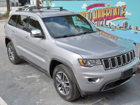 Used 2018 Jeep Grand Cherokee Limited image 37