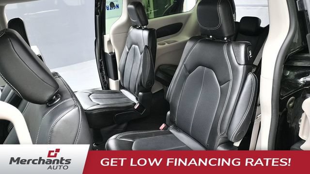 Used 2024 Chrysler Pacifica Touring-L FWD image 14