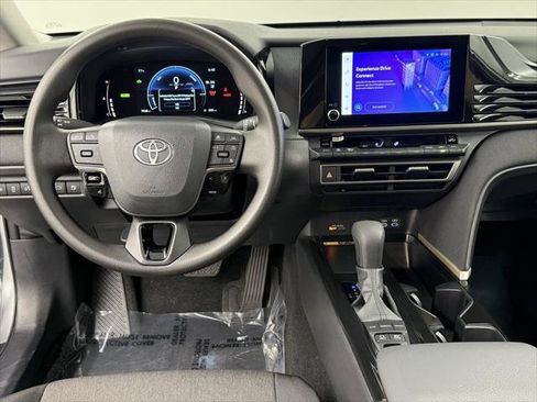 Certified 2025 Toyota Camry LE image 32