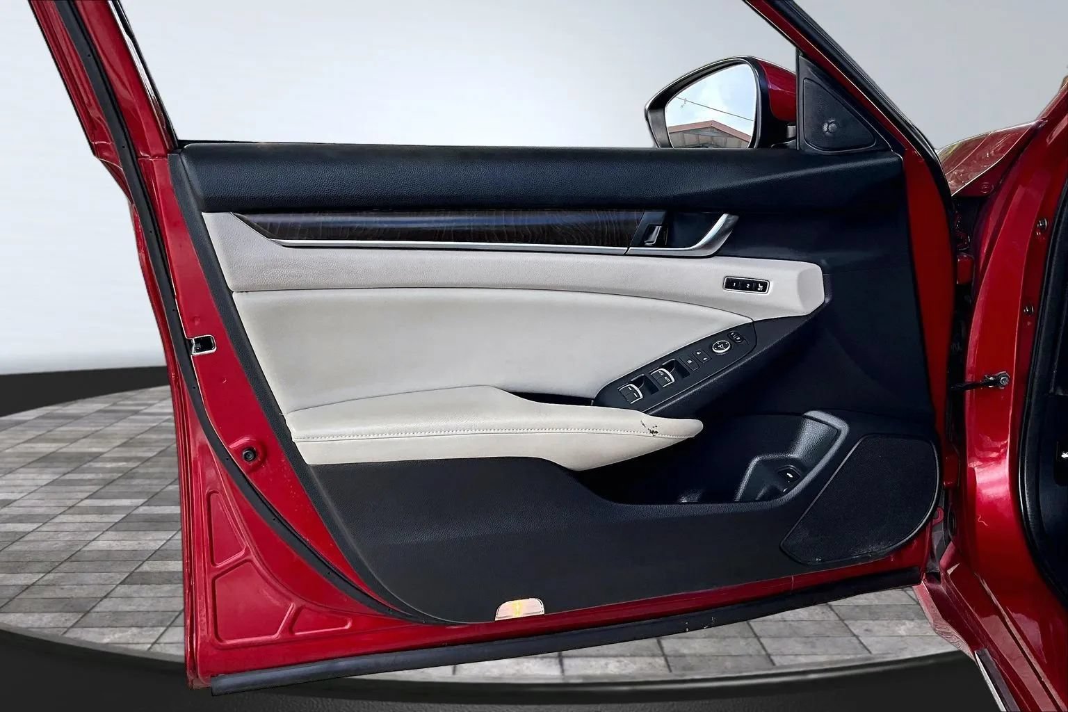 Used 2018 Honda Accord Touring image 17