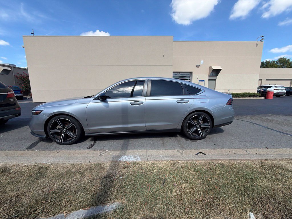 Used 2023 Honda Accord Sport image 4
