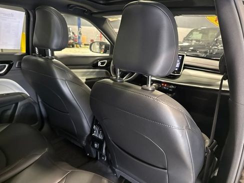 Used 2023 Jeep Compass Limited w/ Sun and Sound Group AWD/4WD image 23
