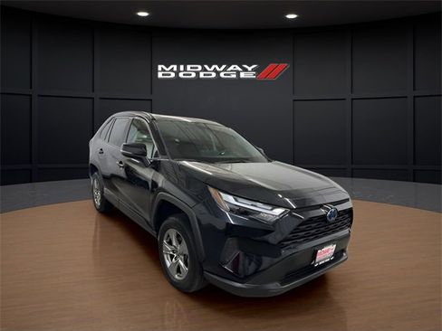 Used 2024 Toyota RAV4 XLE image 1