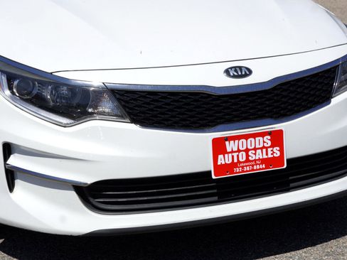 Used 2016 Kia Optima LX w/ LX Convenience Package image 3