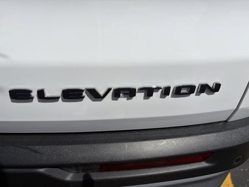 Used 2025 GMC Acadia Elevation FWD image 5