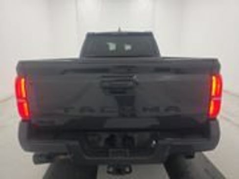 Used 2025 Toyota Tacoma SR5 AWD/4WD image 5