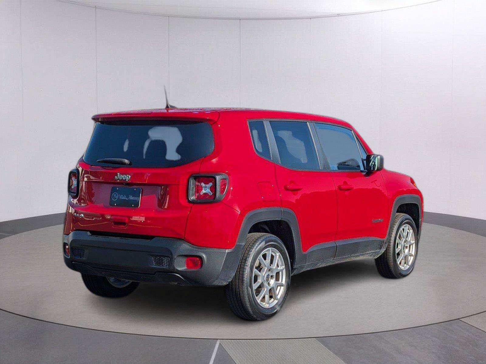 Used 2023 Jeep Renegade Latitude AWD/4WD image 7