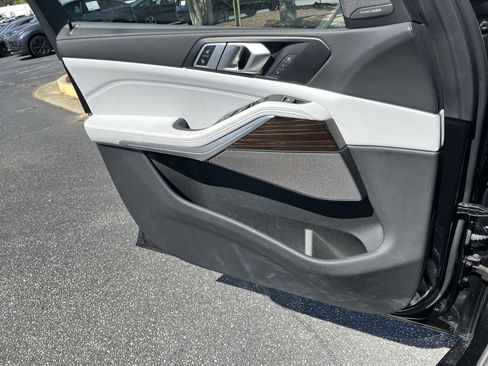 Used 2024 BMW X5 xDrive40i w/ M Sport Package image 17