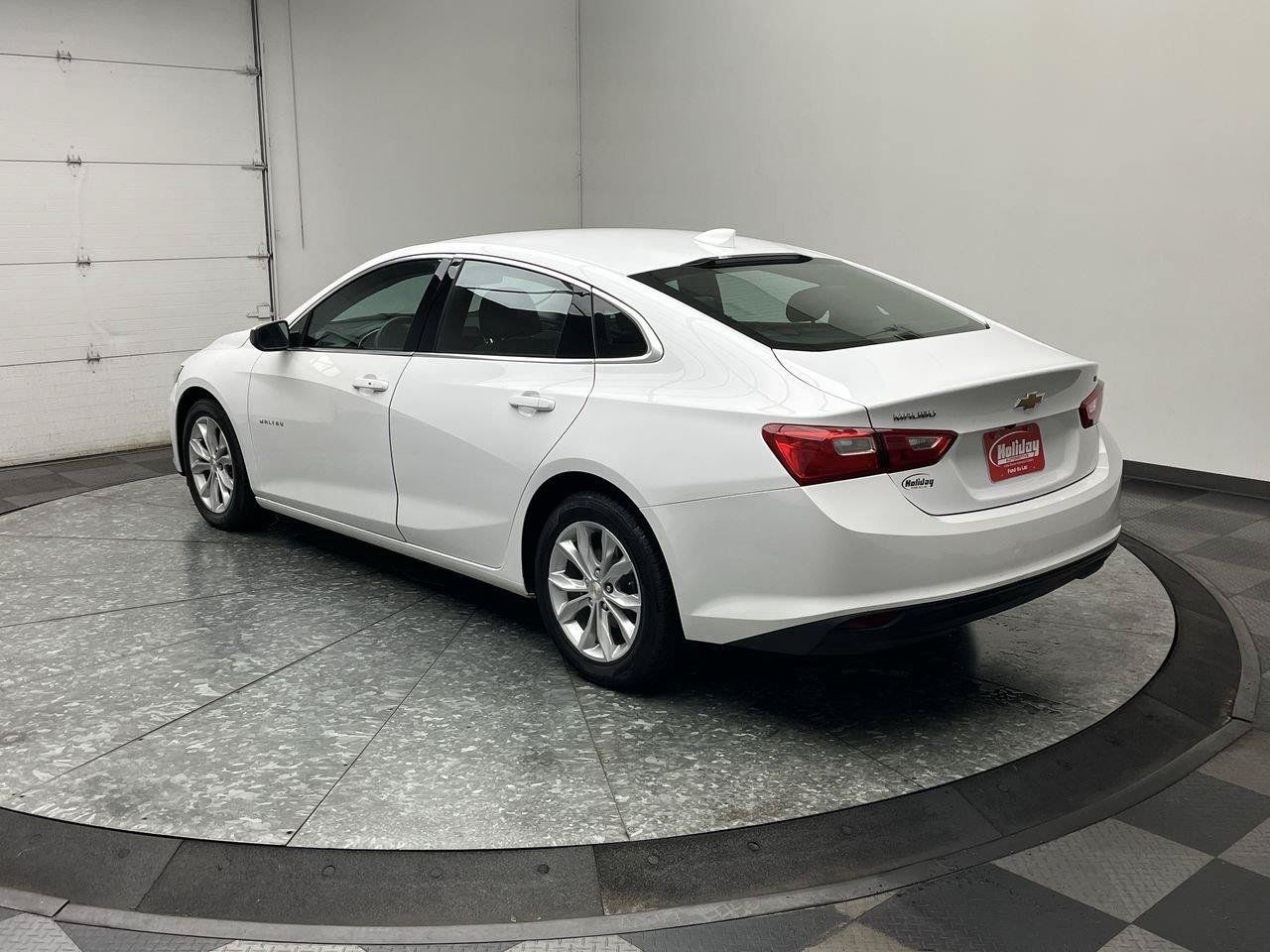 Used 2023 Chevrolet Malibu LT FWD image 2