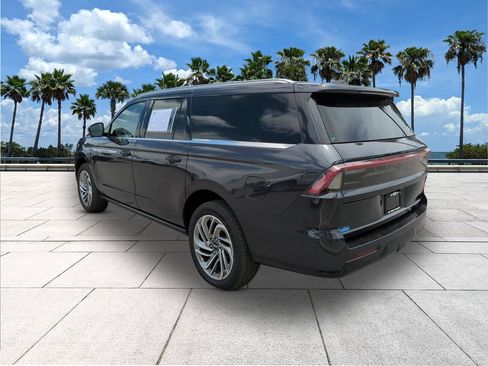 Used 2025 Lincoln Navigator L Reserve AWD/4WD image 5