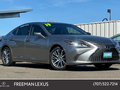 Used 2019 Lexus ES 300h w/ Premium Package