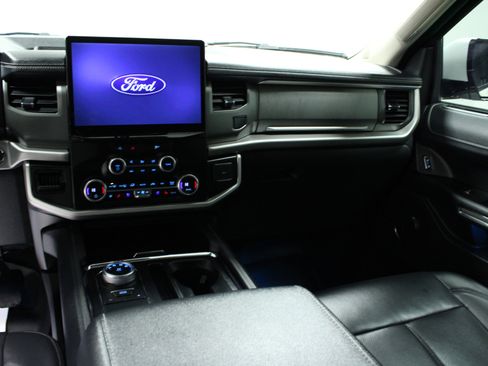 Used 2024 Ford Expedition XLT image 20