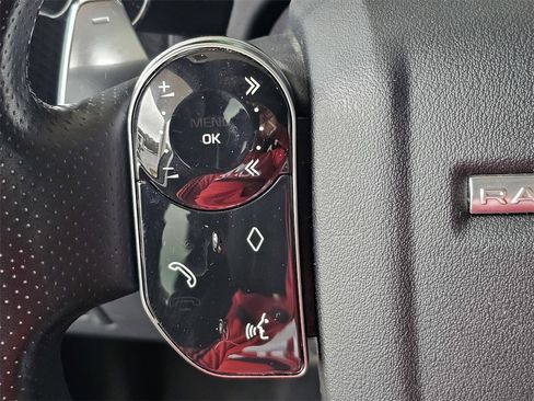 Used 2019 Land Rover Range Rover Velar R-Dynamic SE image 20