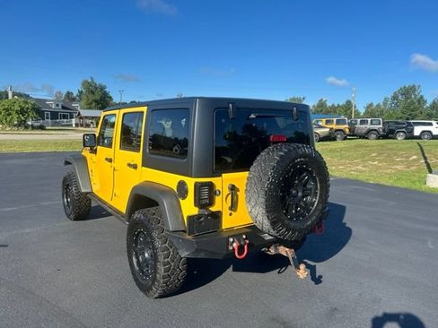 Used 2015 Jeep Wrangler Unlimited Rubicon AWD/4WD image 4