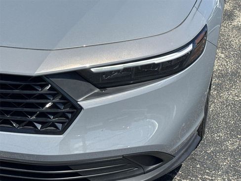 Used 2025 Honda Accord Sport image 9