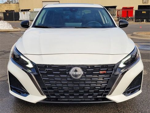 Used 2024 Nissan Altima 2.5 SR w/ SR Premium Package image 5