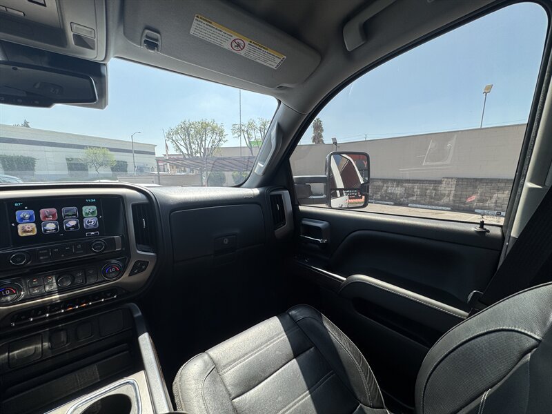 Used 2019 GMC Sierra 2500 Denali w/ Duramax Plus Package AWD/4WD image 39