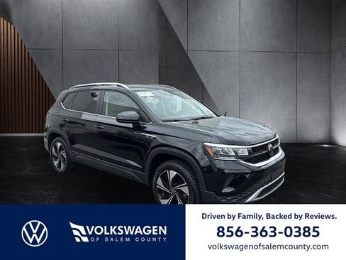 Certified 2024 Volkswagen Taos SE AWD/4WD image 1