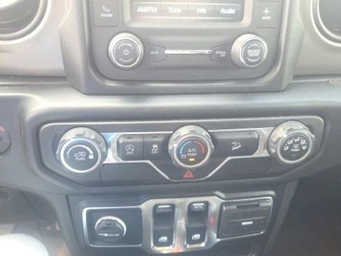 Used 2019 Jeep Wrangler Sport AWD/4WD image 4