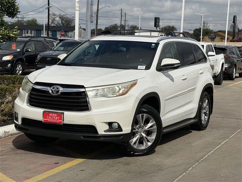 Used 2015 Toyota Highlander XLE image 2