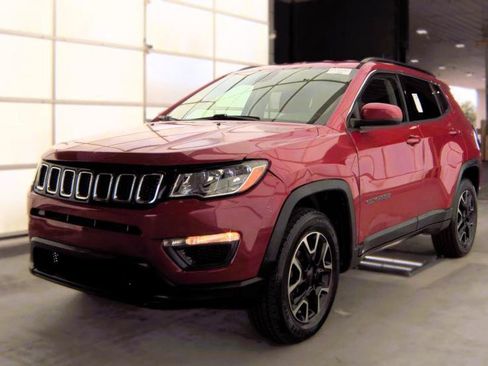 Used 2018 Jeep Compass Latitude w/ Cold Weather Group AWD/4WD image 5