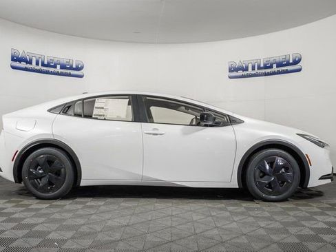 New 2026 Toyota Prius Plug-In Hybrid FWD image 11