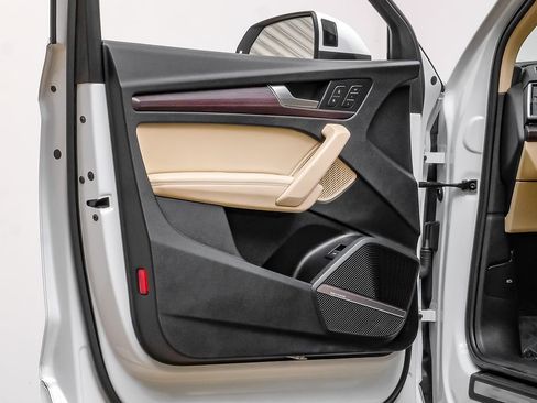 Used 2021 Audi Q5 Prestige w/ Prestige Package image 41