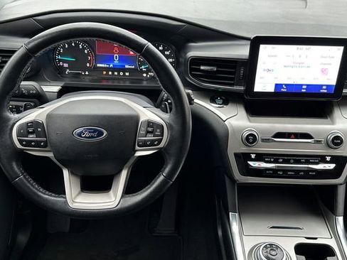 Used 2020 Ford Explorer XLT w/ Equipment Group 202A image 12