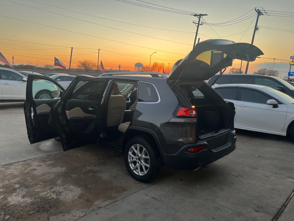 Used 2015 Jeep Cherokee Latitude FWD image 11