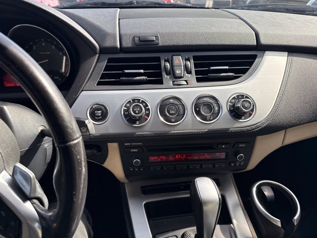 Used 2011 BMW Z4 sDrive30i RWD image 8