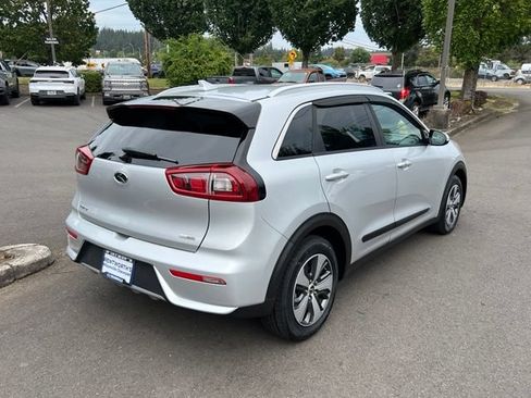 Used 2018 Kia Niro EX FWD image 7