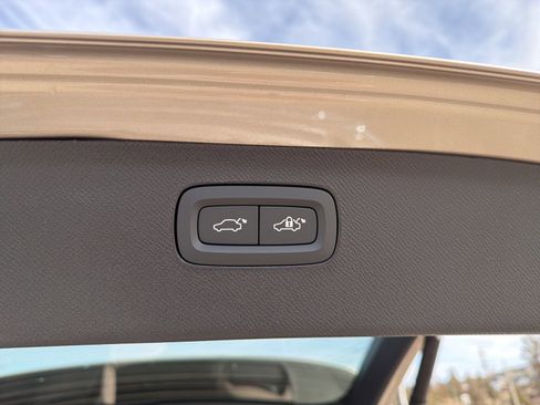 New 2026 Volvo XC90 T8 Plus w/ Protection Package Premier image 17