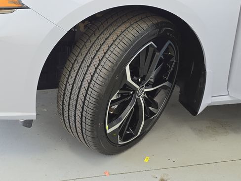 New 2025 Nissan Altima 2.5 SR w/ SR Premium Package image 32