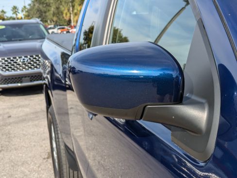 Used 2022 Nissan Frontier SV image 12