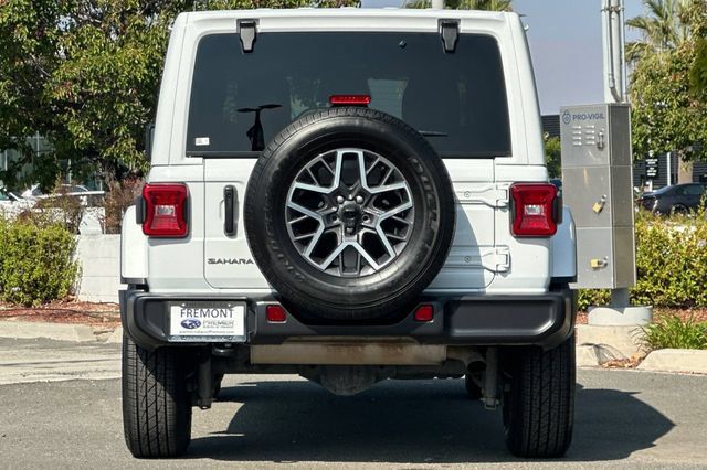 Used 2025 Jeep Wrangler Unlimited Sahara AWD/4WD image 5