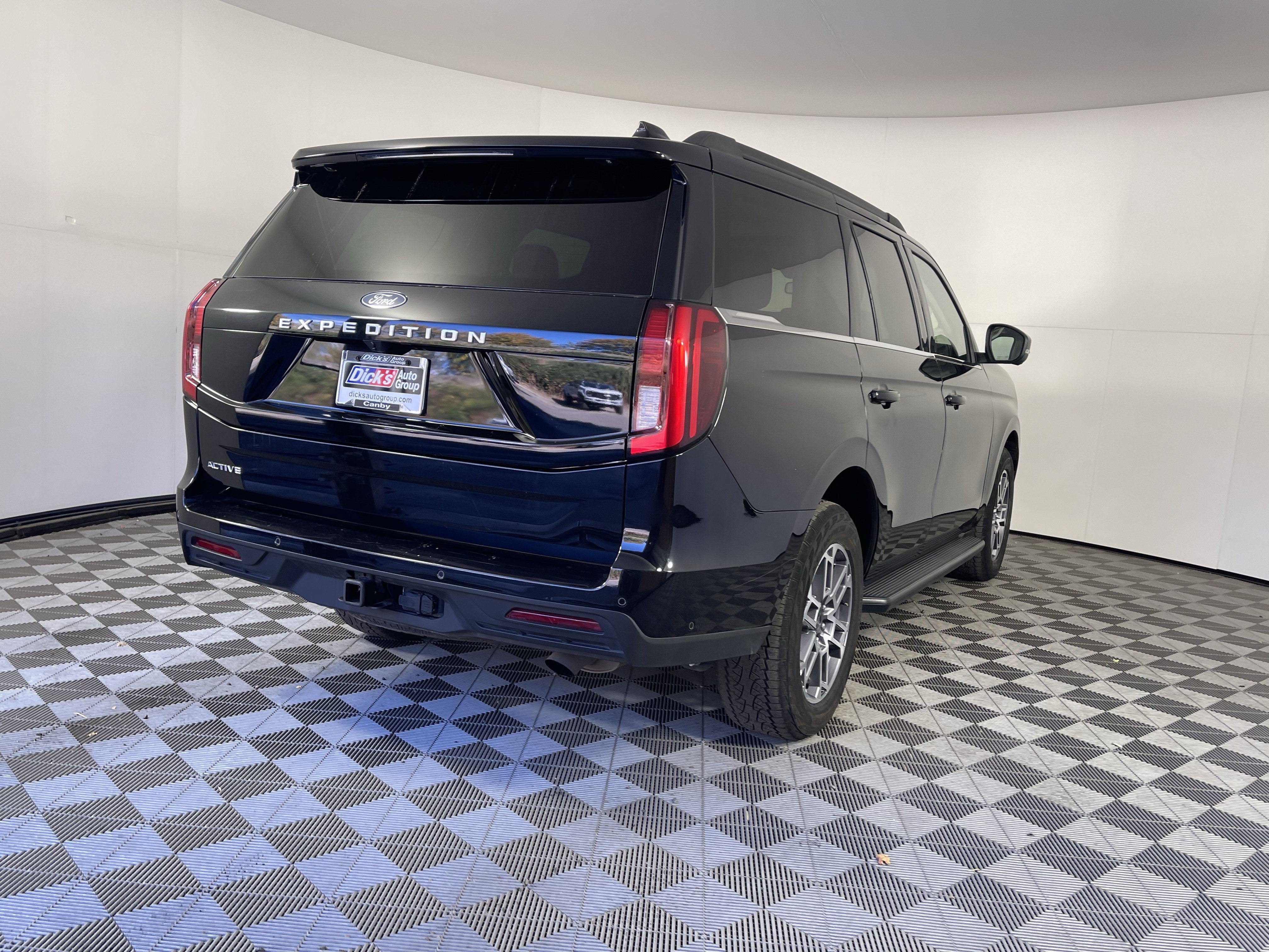 Used 2025 Ford Expedition Active AWD/4WD image 5