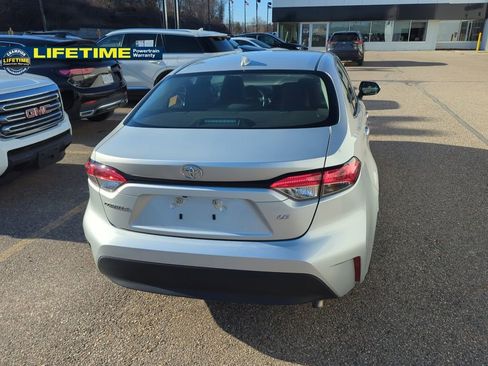 Used 2024 Toyota Corolla LE image 5