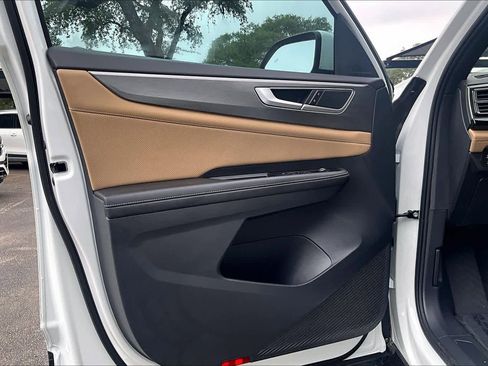 Used 2024 Volkswagen Atlas Cross Sport SE FWD image 22