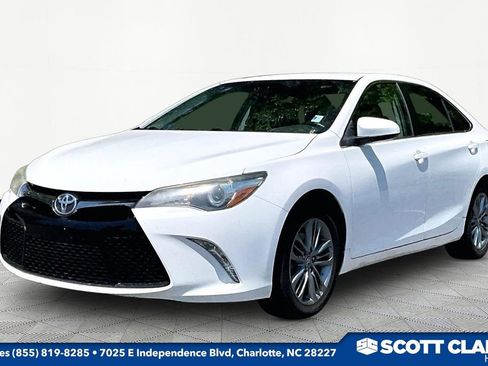 Used 2015 Toyota Camry SE FWD image 3
