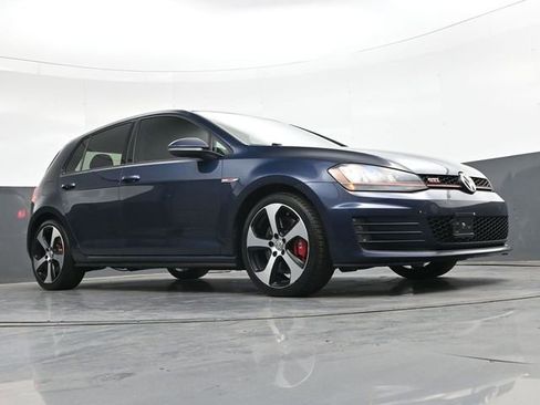 Used 2017 Volkswagen GTI SE FWD image 29