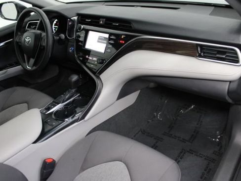 Used 2018 Toyota Camry LE FWD image 24