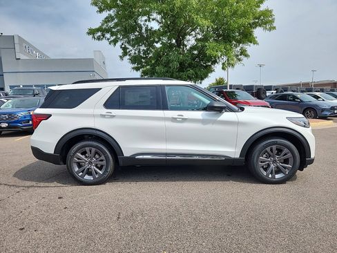 New 2025 Ford Explorer Active w/ Active Comfort Package image 3