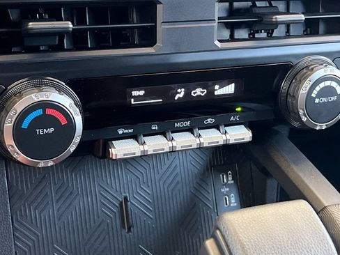 Certified 2025 Toyota Tacoma SR5 AWD/4WD image 23