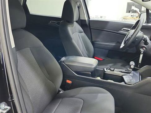 Used 2025 Kia Sportage LX FWD image 28